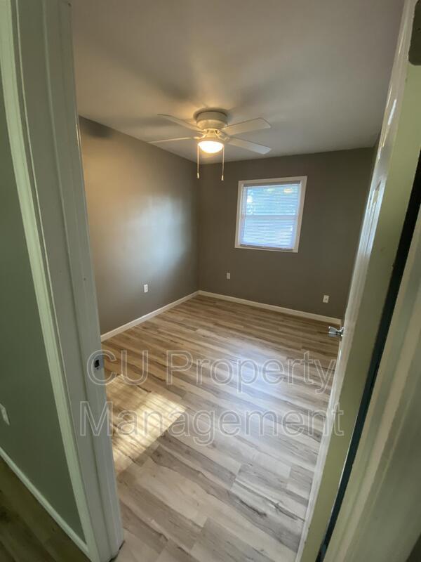 Building Photo - 333 S Steffler St