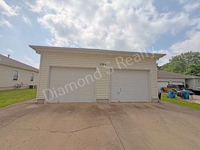 Building Photo - 1508 W Rainey St