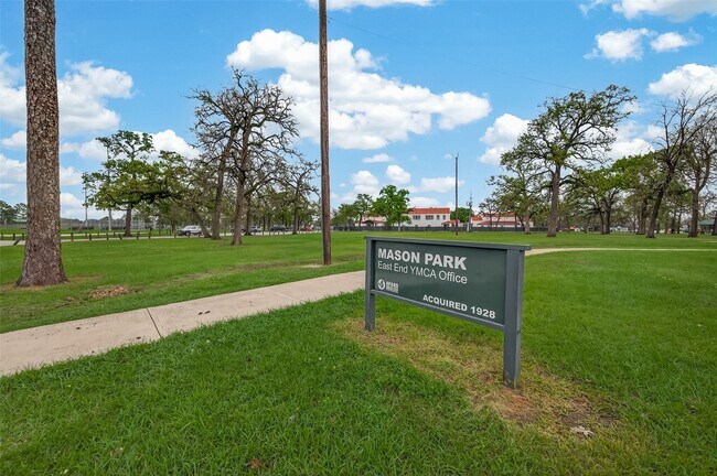 Building Photo - 7927 Brays St