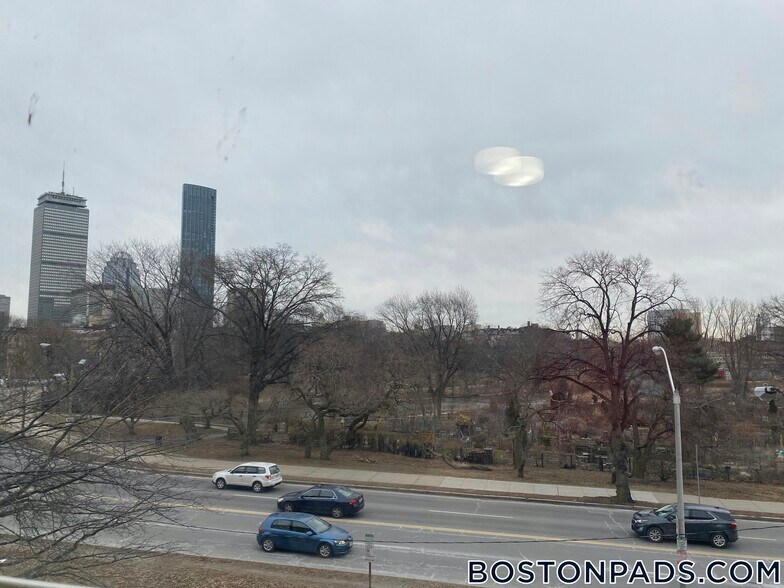 Building Photo - 1175 Boylston St