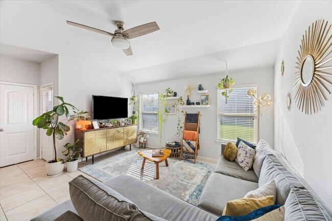 Building Photo - 3018 Village Creek Dr