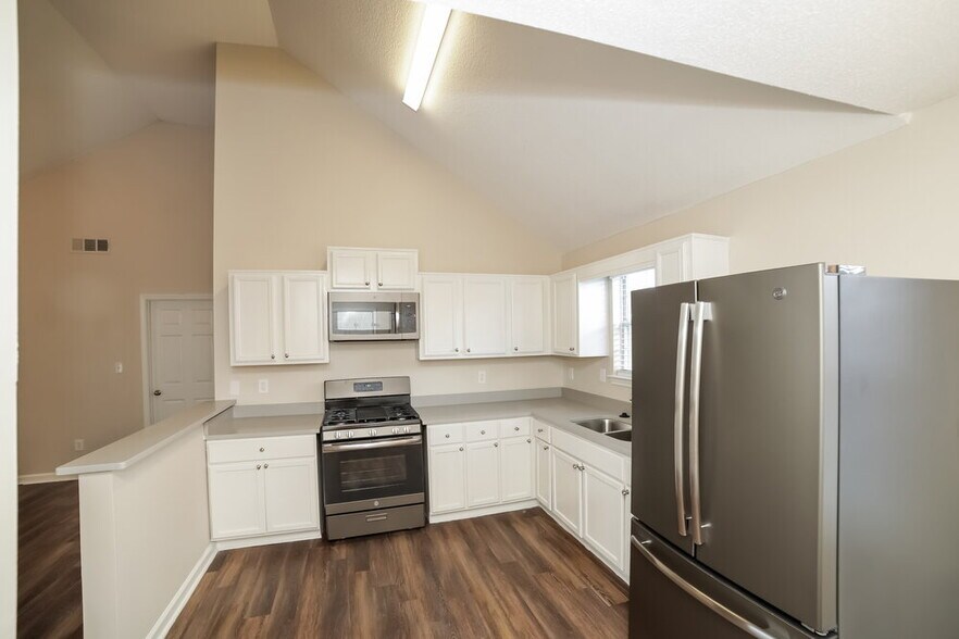 Building Photo - 1467 Waterton Trail