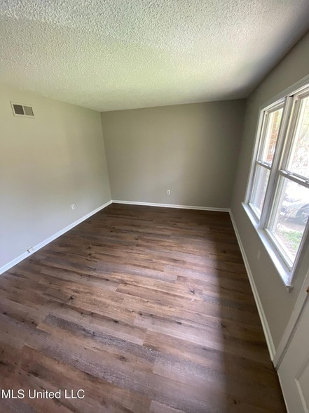 Building Photo - 8230 Cedarbrook Dr