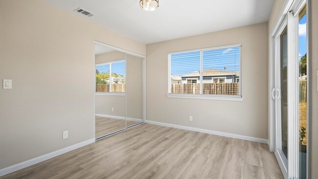 Building Photo - For Rent: Beautifully Updated 3-Bedroom Ho...