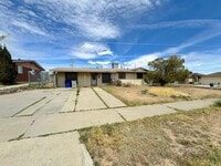 Building Photo - Northeast El Paso 3 Bed Refrig A/C