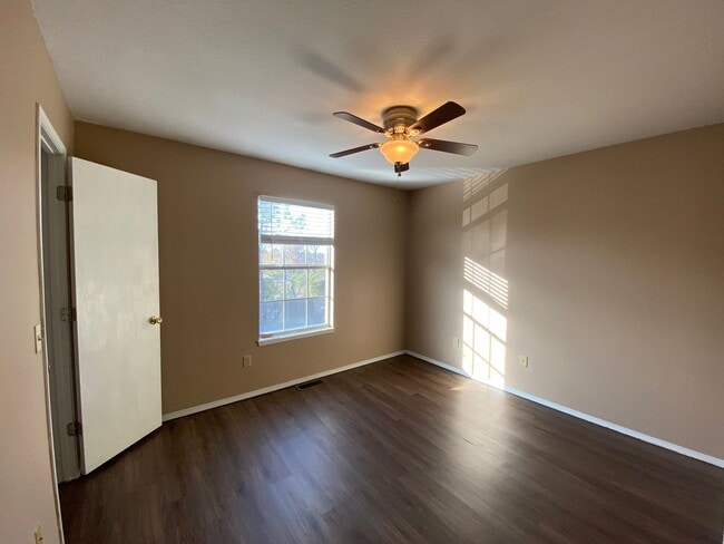 Building Photo - 2 Bed For Rent Fayetteville - Walking dist...