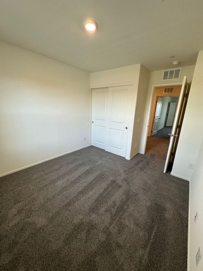 Building Photo - BRAND NEW DR HORTON GATED TOWNHOME COMMUNI...