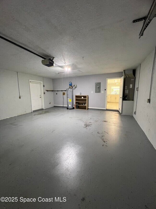 Building Photo - 440 River Grove Ct