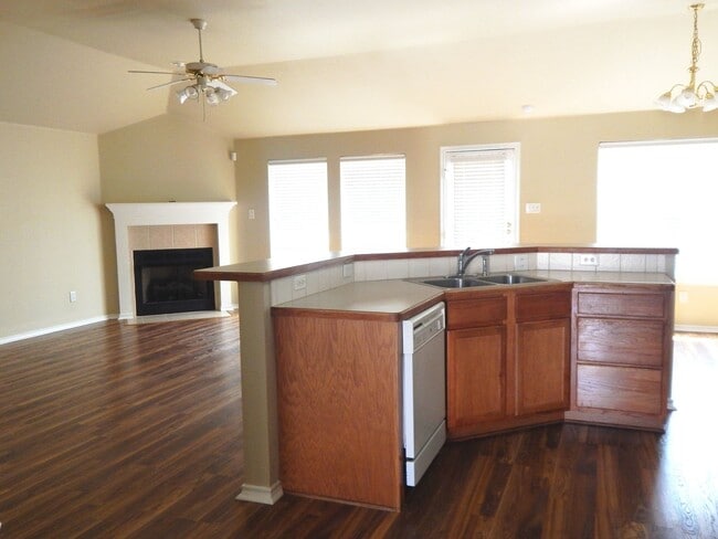 Building Photo - South Tyler - Handsome 3 Bedroom, 2 Bath H...