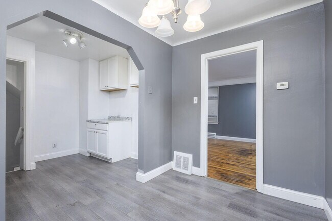 Building Photo - 13881 Carlisle St