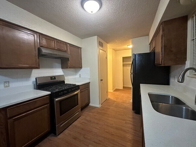 Building Photo - 8104 Hood Cir