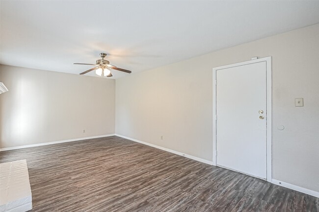 Building Photo - 2711 Quarry Hill Rd