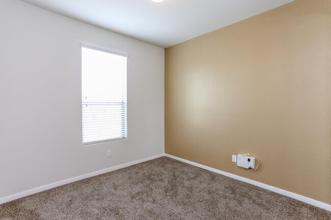 Building Photo - 914 Canyon Hill Ln