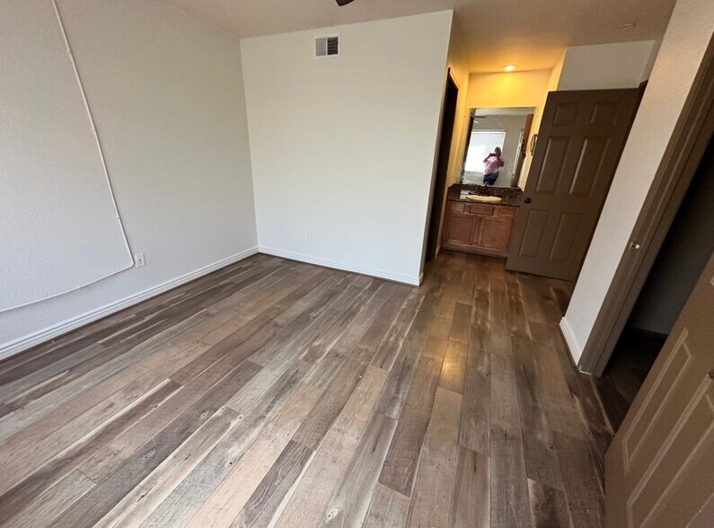 Building Photo - 78650 Avenue 42