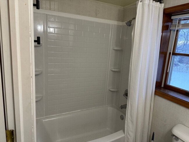 Building Photo - MGAM-MI-Andersonville Rd