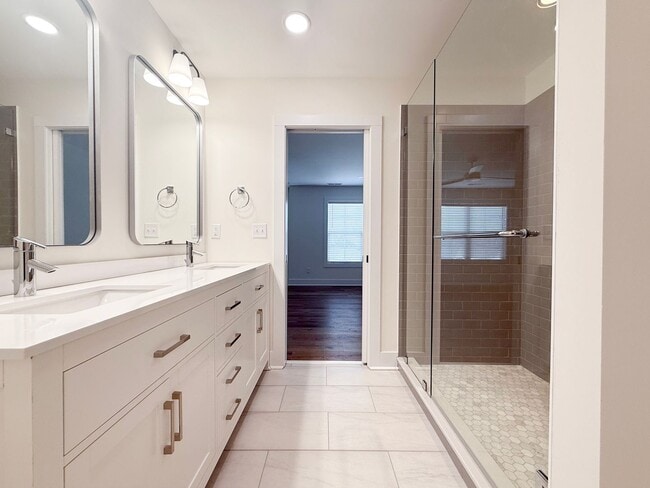 Building Photo - 3 Bedroom Home with 2 Car Garage and Resort Style Pool Access