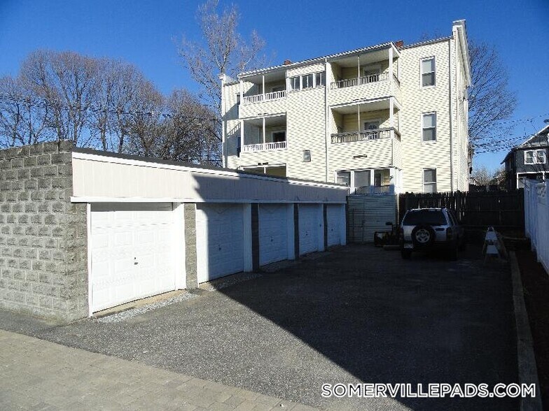 Building Photo - 38 Bond St