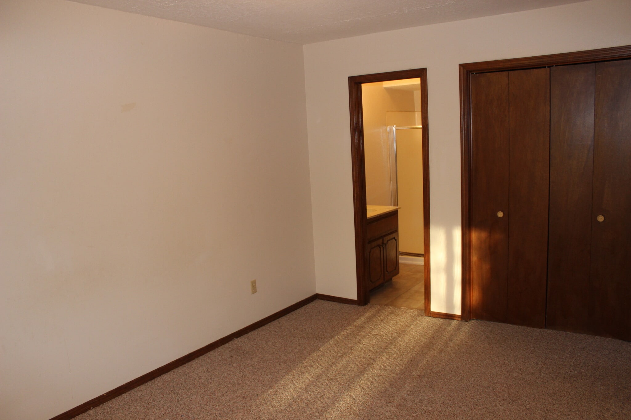 Master Bedroom - 908 Acacia Cir