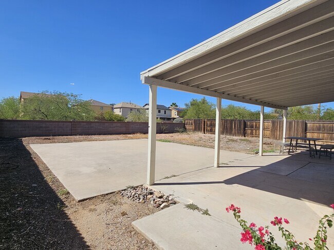 Building Photo - 5861 N Moonbrook Rd