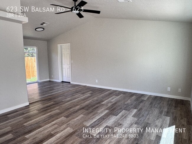 Building Photo - 623 SW Balsam Rd