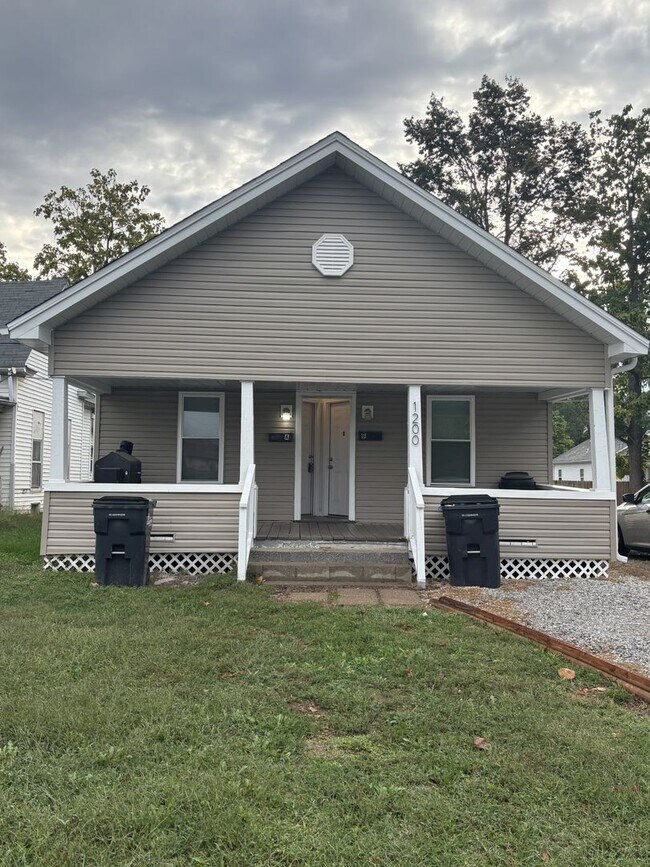 Primary Photo - 1200 N 8th St