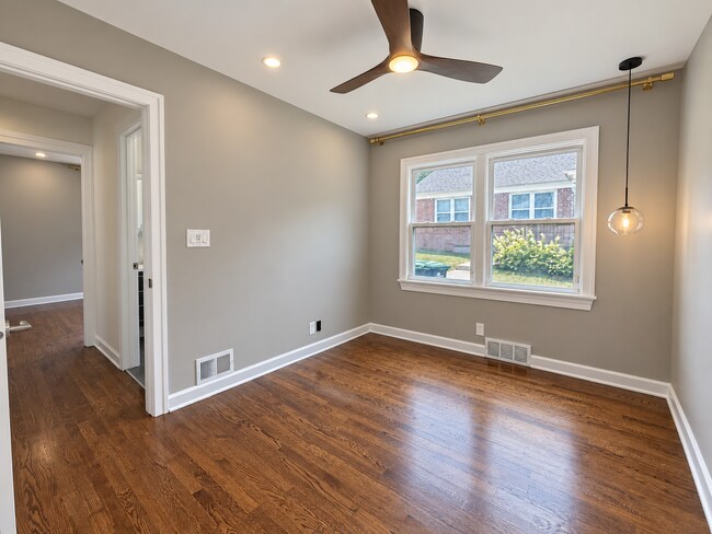 Building Photo - 1106 N 49th Ave