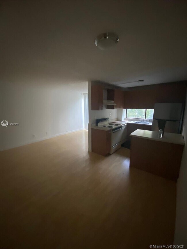 Building Photo - 17021 N Bay Rd