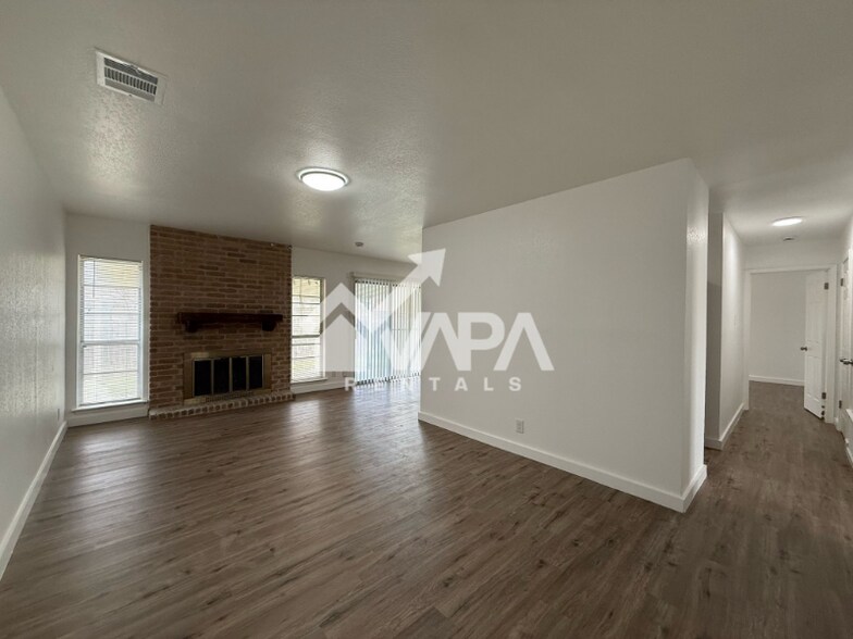 Building Photo - 10815 Green Heights Dr