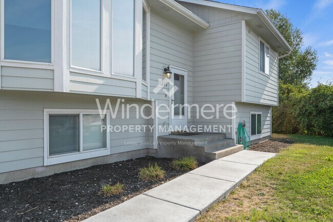 Building Photo - *MOVE IN SPECIAL * 1/2 OFF FIRST FULL MONT...