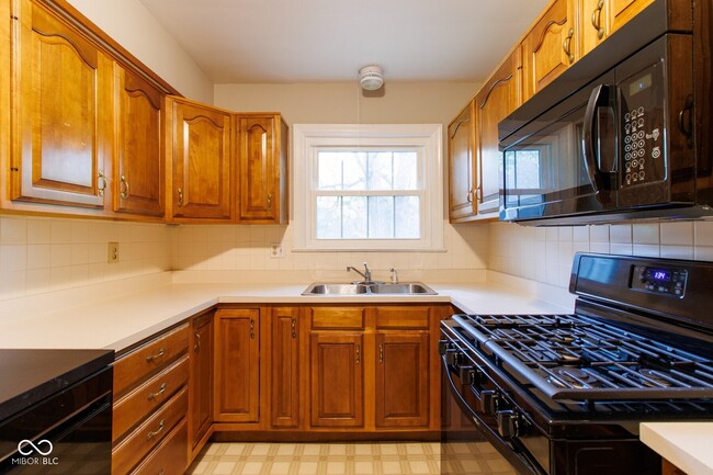 Building Photo - 6353 Riverview Dr