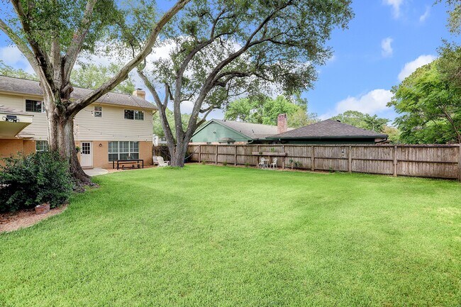 Building Photo - 12523 Briar Forest Dr