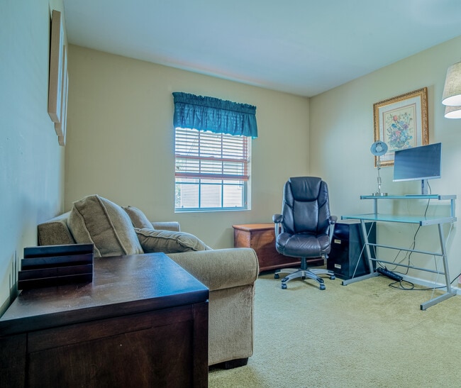 Building Photo - 256 Quassaick Ave