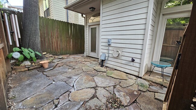 Building Photo - 305 Reinicke St