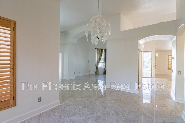 Building Photo - 4663 S Oleander Dr