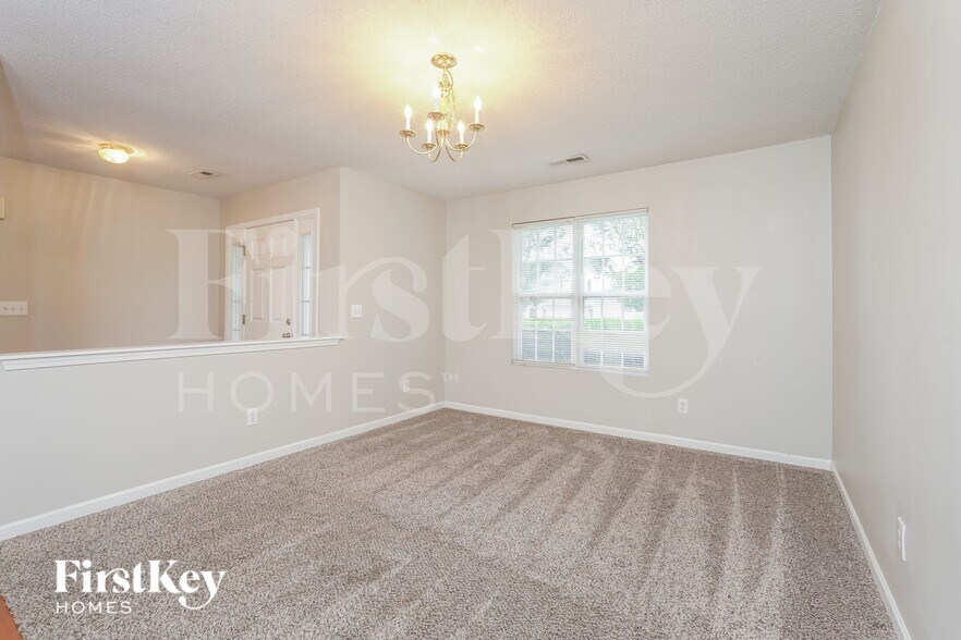Building Photo - 2402 Lannigan Dr