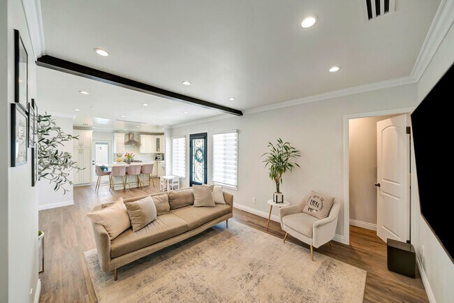 Building Photo - 7847 Apperson St