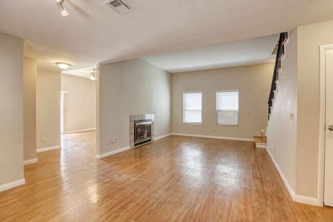 Building Photo - Beautiful 4 bedroom POOL home close to Nellis AFB!