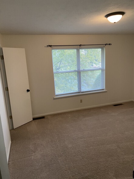 Building Photo - 514 Deer Lick Pl