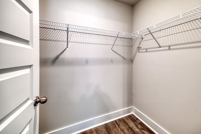 Building Photo - 109 S Grassland Rd