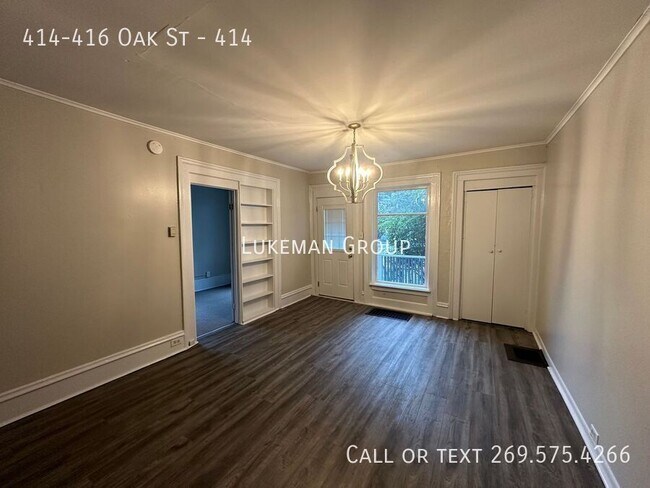 Building Photo - 414-416 Oak St-414