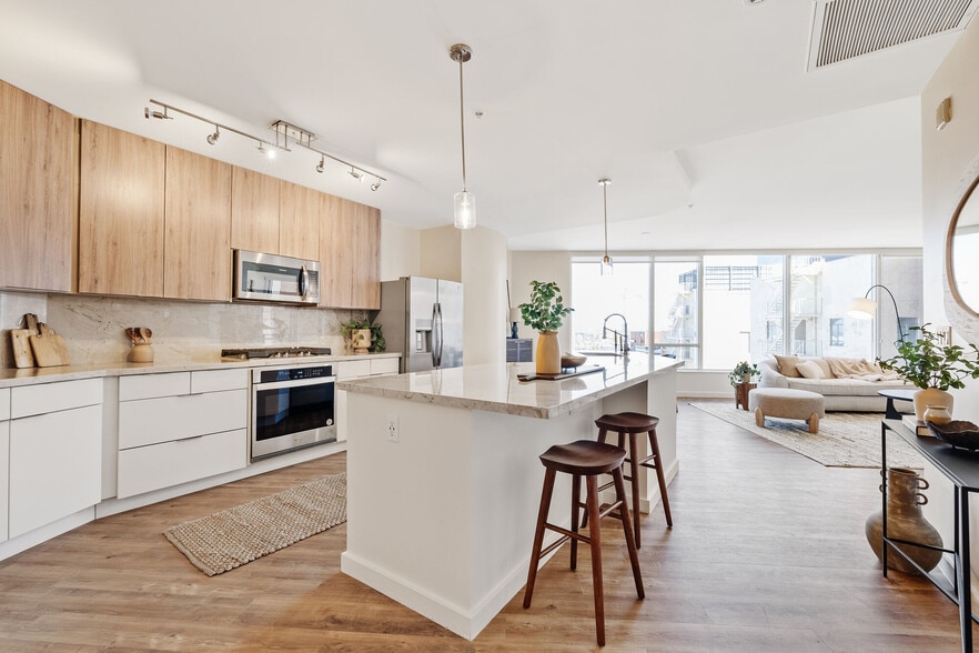 Building Photo - 44 Monroe