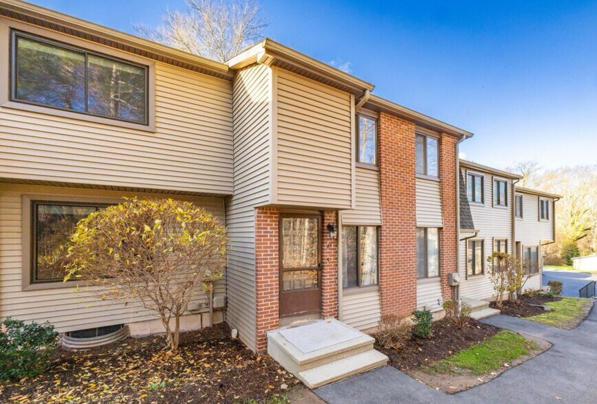 Building Photo - 47 Conestoga Way