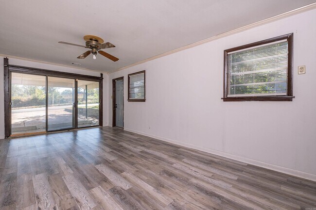 Building Photo - 917 N East St