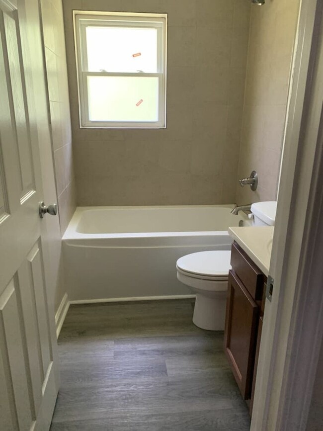 Building Photo - 9333 La Grange Rd