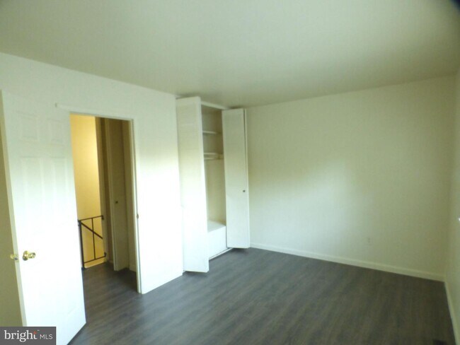 Building Photo - 11816 Oak Manor Dr
