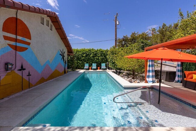 Building Photo - Beautiful fully furnished 3 bedroom home in Palm Springs (Monthly Only - No Long Term)