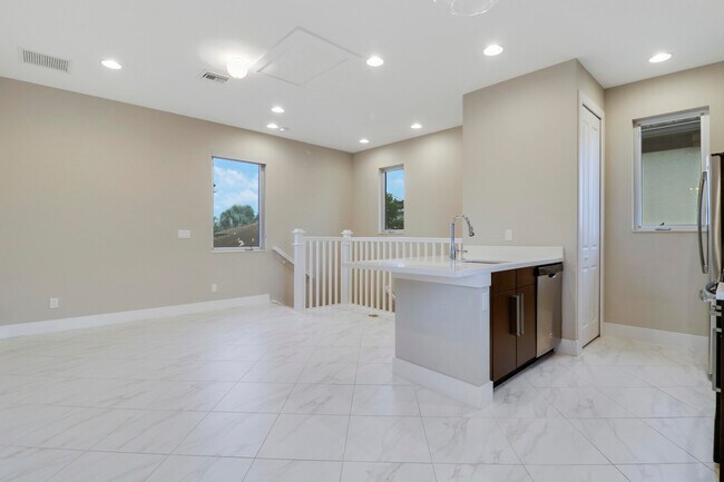 Building Photo - 5029 Grandiflora Rd