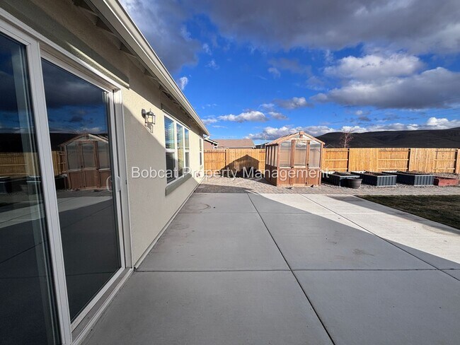 Building Photo - Large Home in Dayton with Mother In Law Quarters