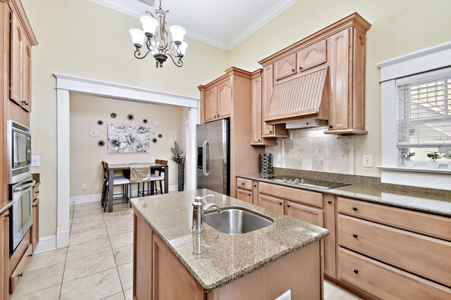 Building Photo - 509 S Willow Ave