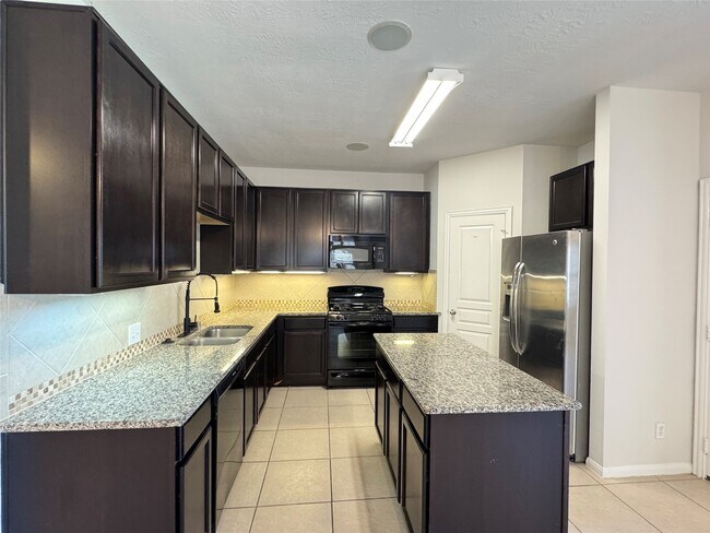 Building Photo - 8107 Gran Villa Dr